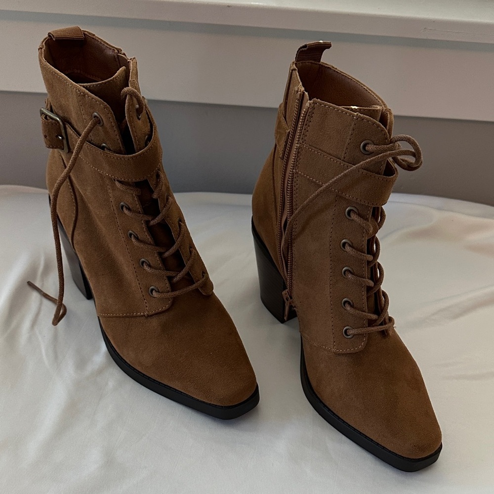 Women's Tan booties EUC